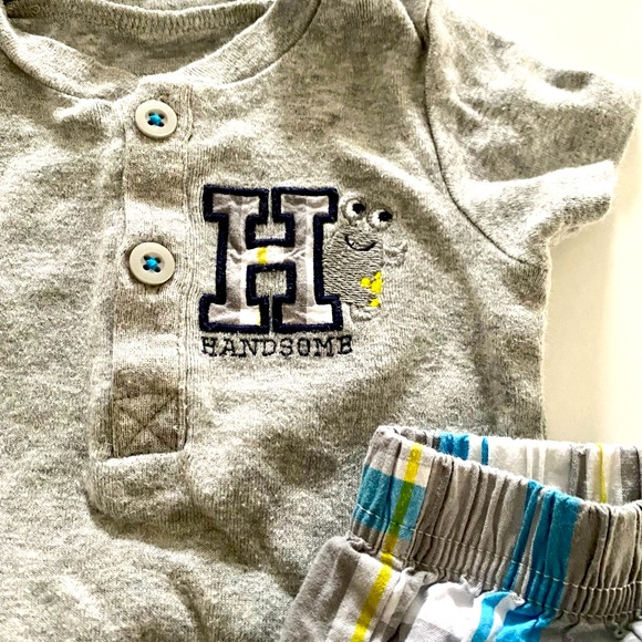 Carter’s 2-Piece “Handsome” Set (Onesie & Shorts) 12M - Picture 5 of 6
